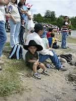 Waiting for the canoes at Pelican Narrows (161kb)