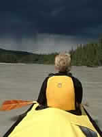 Phil_s_paddle_and_black_sky_Gataga_River.jpg (46kb)